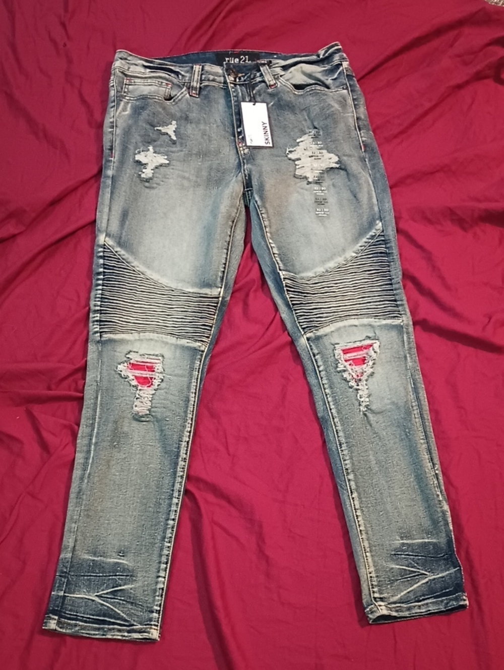 NWT Rue 21 Supreme Flex Blue Distressed Men's  Jeans 32/30 Red Detail NWT